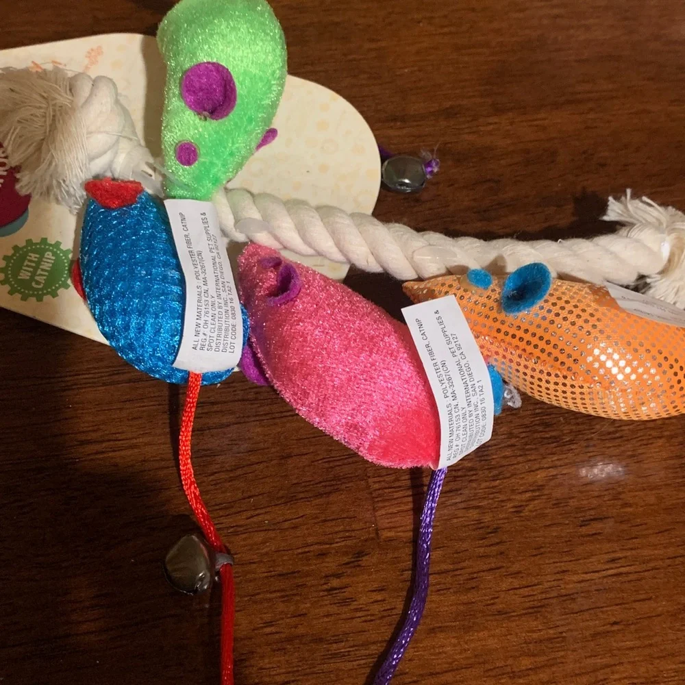 Colorful Cat Toy Set with Mice and Rope4 brand new toys with catnip for cats!
